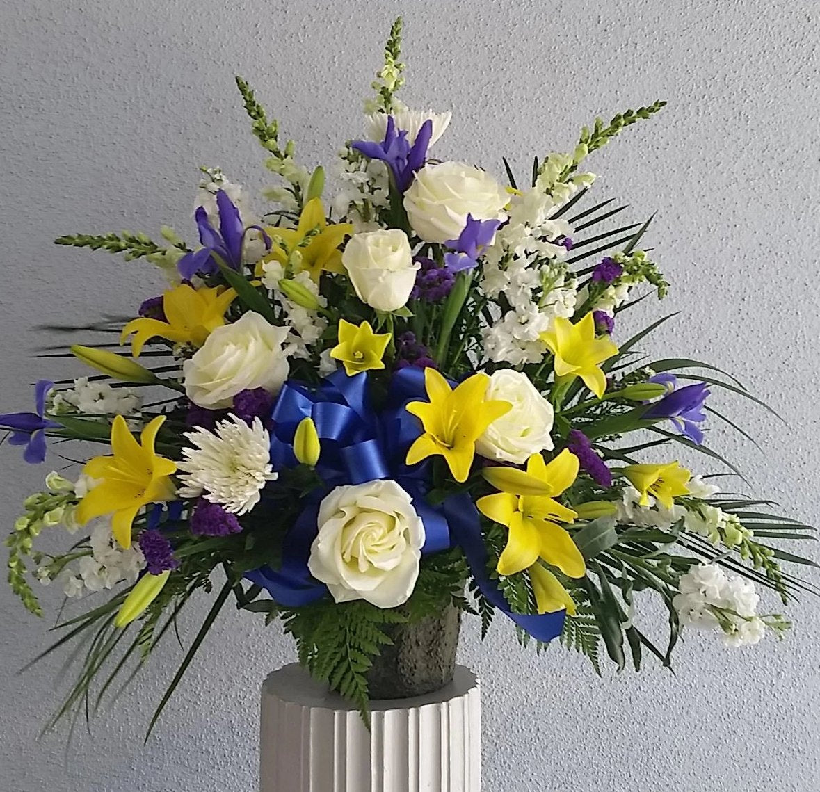 Blue & Yellow Harmony – De Young Flowers