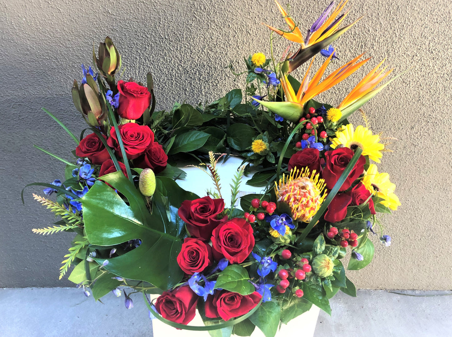 TUW-05 Tropical Urn Wreath