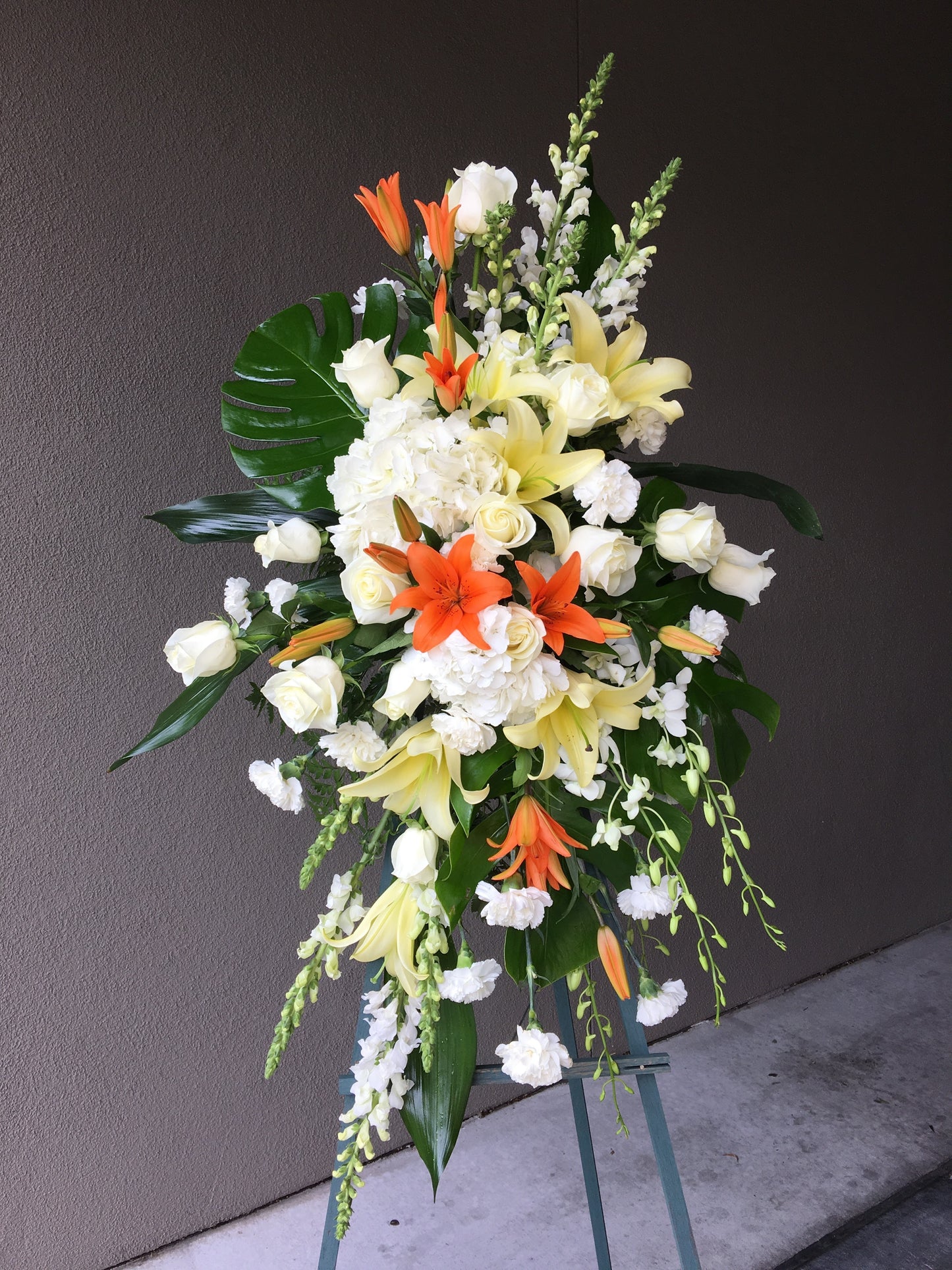 Sweet Lily Standing Spray