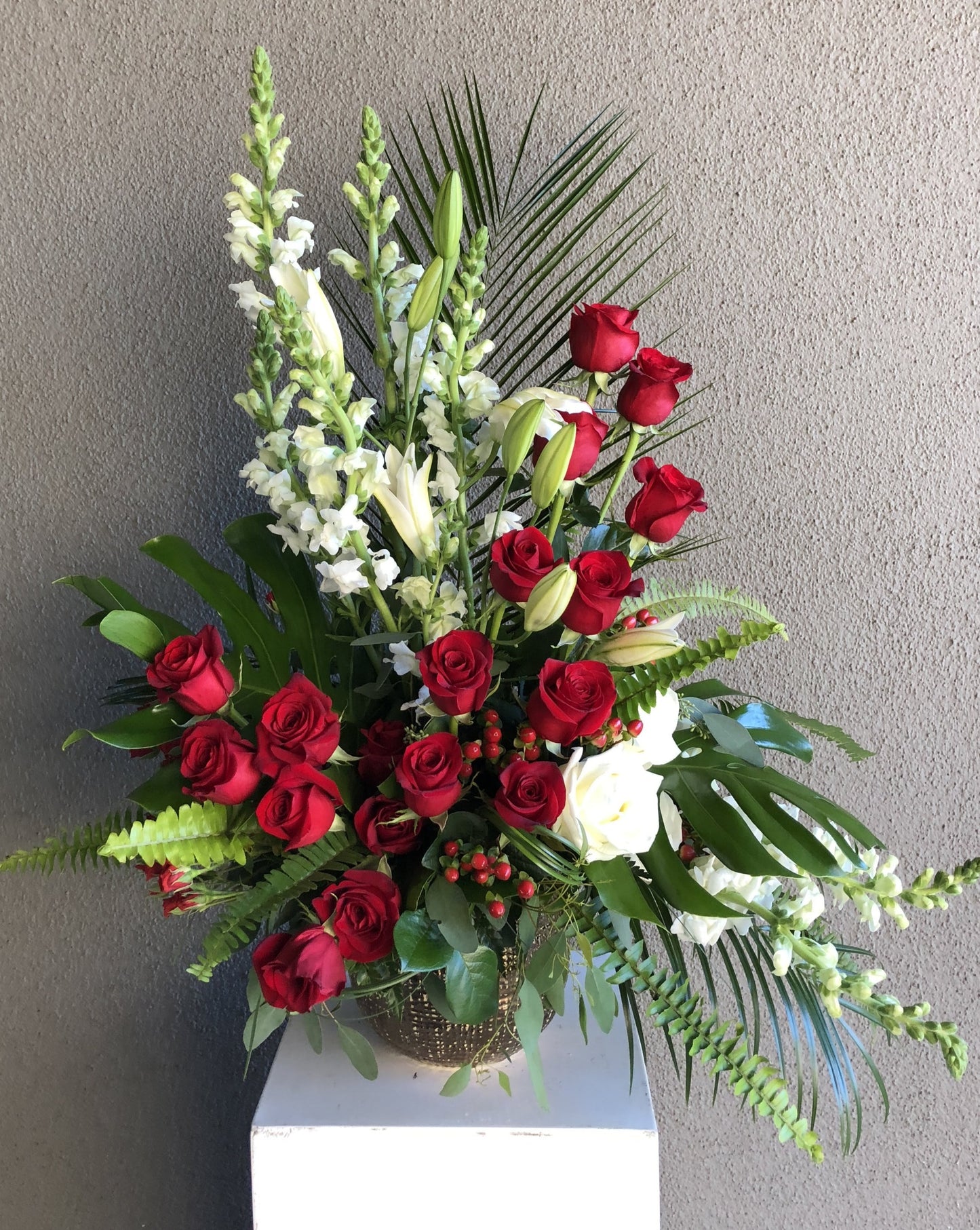 Sitting Spray with Rose and Snapdragon